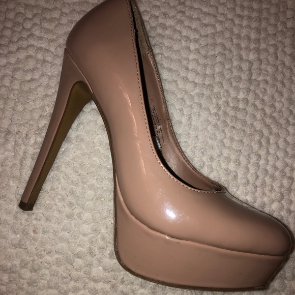 Tan high heels - Picture 1 of 5
